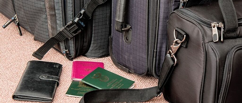 Suitcase 841200 640