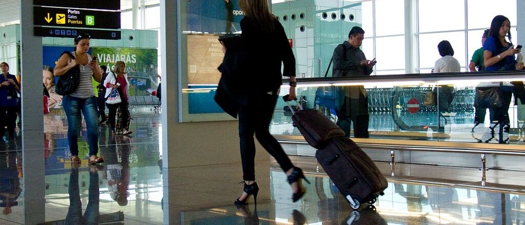 Travel hack nooit meer lang wachten op je koffer bij de bagageband